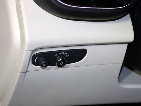 Used 2023 Buick Envision Essence image 26