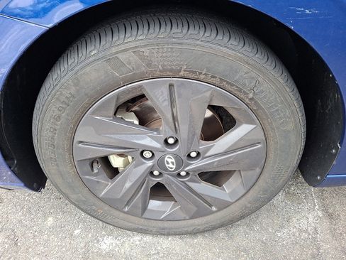 Certified 2023 Hyundai Elantra SEL image 4