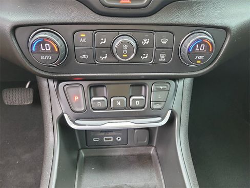 Used 2018 GMC Terrain SLT w/ LPO, Cargo Package image 36