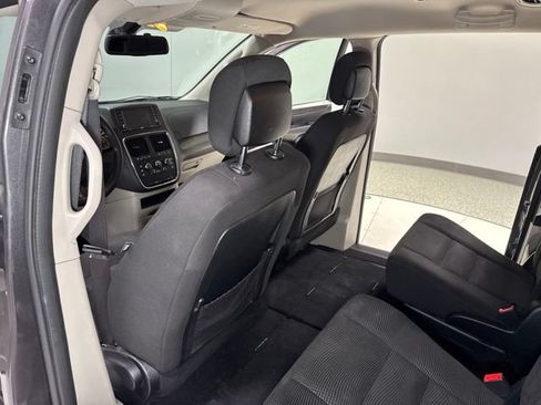 Used 2020 Dodge Grand Caravan SE w/ UConnect Hands-Free Group FWD image 16