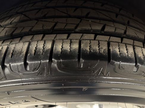 Used 2024 Chrysler Pacifica Limited image 31