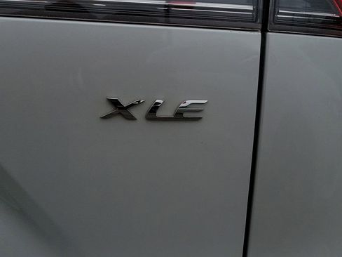 Used 2024 Toyota Corolla Cross XLE image 39