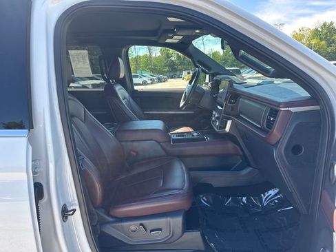 Used 2024 Ford Expedition Limited RWD image 11