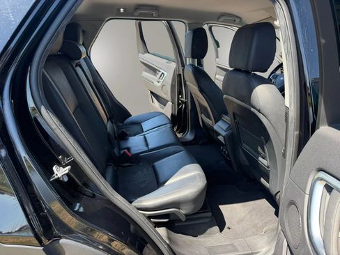 Used 2017 Land Rover Discovery Sport SE image 16