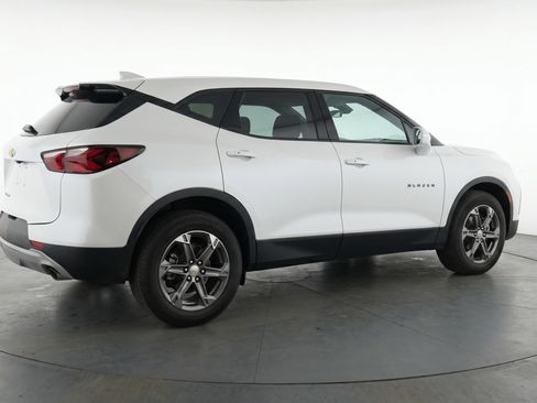 Used 2025 Chevrolet Blazer LT FWD image 9