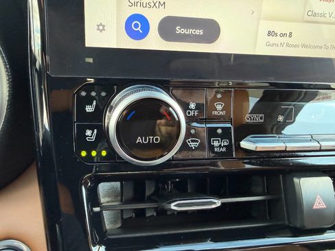 Used 2024 Toyota Highlander Platinum image 43