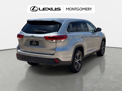 Used 2019 Toyota Highlander LE FWD image 3