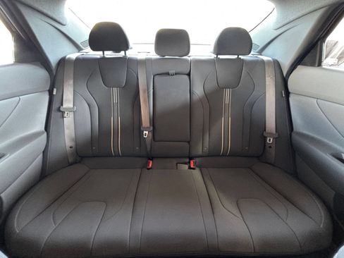 Used 2025 Hyundai Elantra SEL FWD image 38