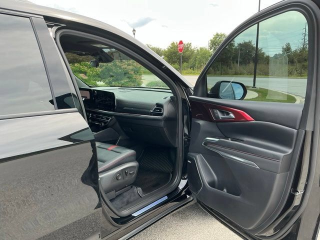 Used 2024 Chevrolet Traverse RS w/ LPO, Floor Liner Package AWD/4WD image 17