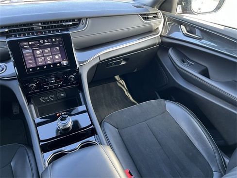 Certified 2023 Jeep Grand Cherokee Altitude image 31