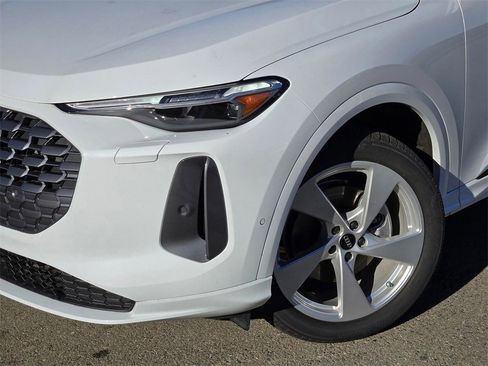 New 2025 Audi Q5 Premium Plus image 9