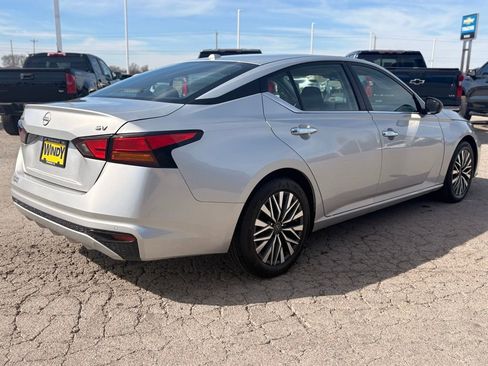 Used 2024 Nissan Altima 2.5 SV image 5