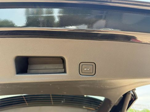 Used 2025 Buick Enclave Sport Touring FWD image 17