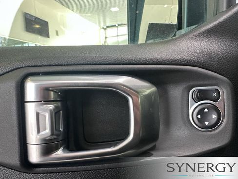 Used 2024 Jeep Wrangler Unlimited AWD/4WD image 17