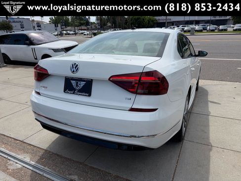 Used 2018 Volkswagen Passat 2.0T R-Line w/ R-Line Lighting Package FWD image 7