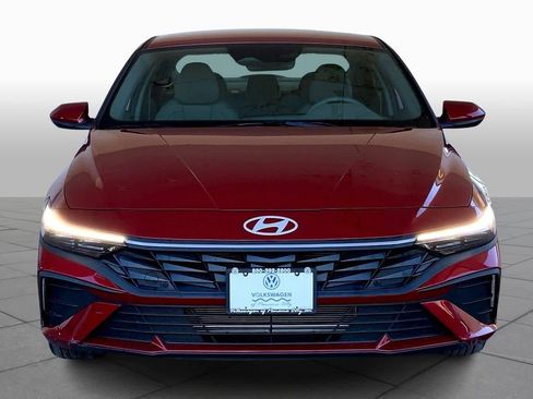 Used 2025 Hyundai Elantra SE image 3