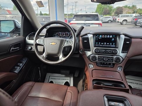 Used 2020 Chevrolet Suburban Premier AWD/4WD image 30