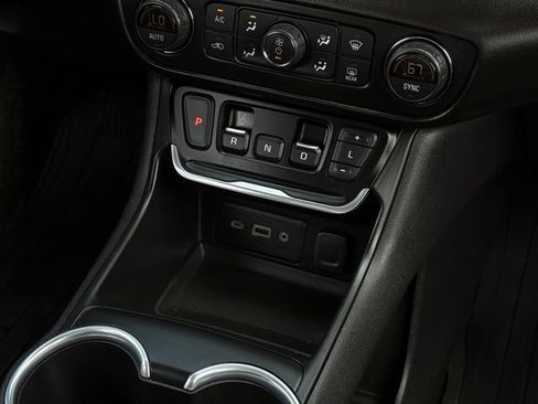 Used 2020 GMC Terrain SLE w/ Driver Convenience Package FWD image 29