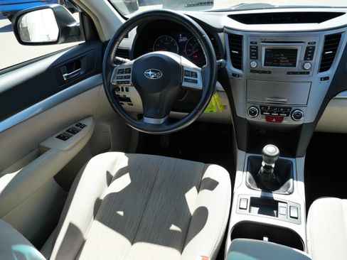 Used 2014 Subaru Outback 2.5i Premium w/ Popular Package #1B AWD/4WD image 9