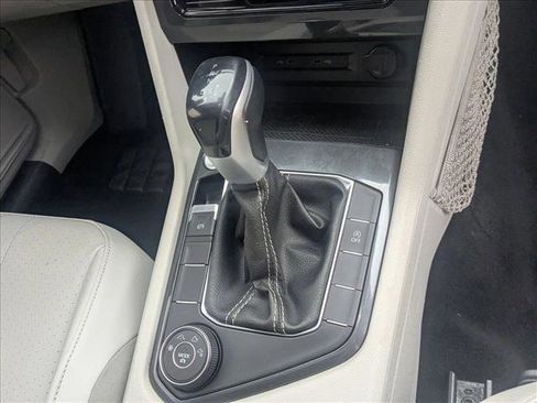 Used 2022 Volkswagen Tiguan SE image 20