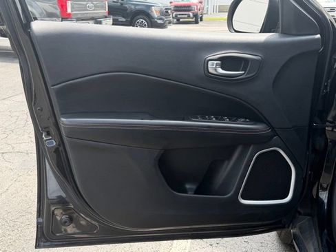 Used 2019 Jeep Compass Latitude w/ Popular Equipment Group AWD/4WD image 16