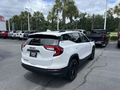 Used 2022 GMC Terrain SLE w/ Driver Convenience Package FWD image 10
