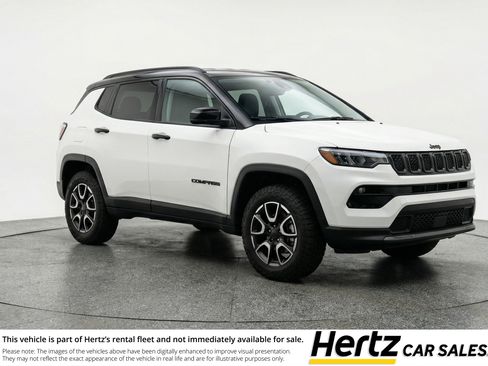 Used 2025 Jeep Compass Trailhawk image 1