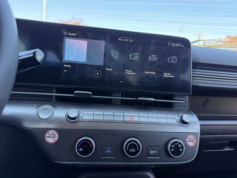 Used 2024 Hyundai Kona SE image 9