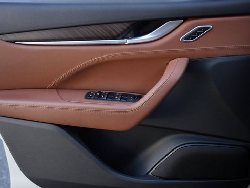 Used 2022 Maserati Levante GT image 34