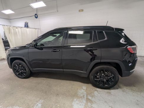 Used 2023 Jeep Compass Latitude AWD/4WD image 10