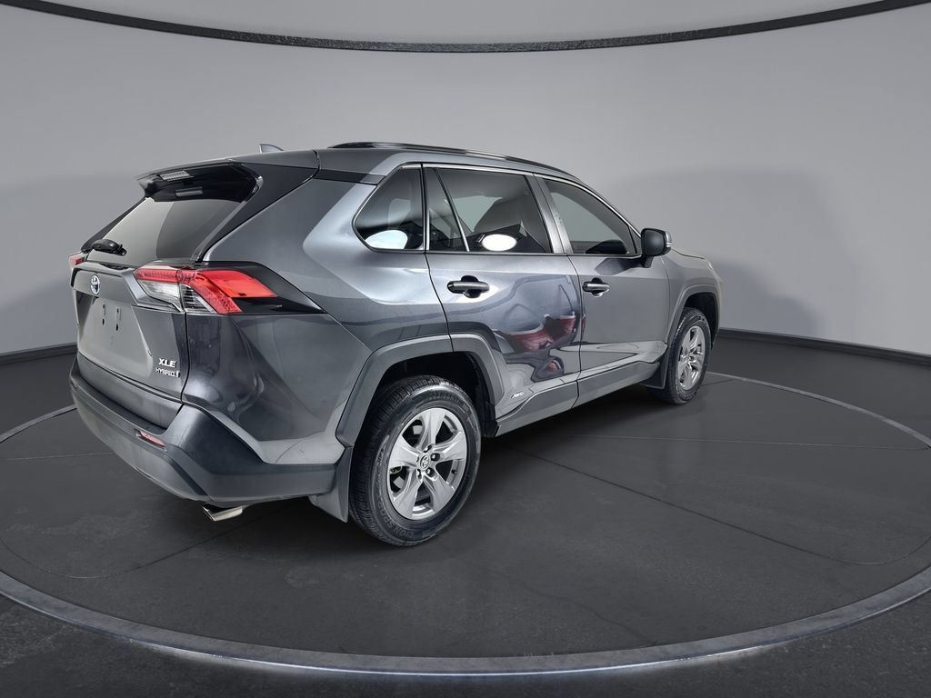 Used 2024 Toyota RAV4 XLE AWD/4WD image 8