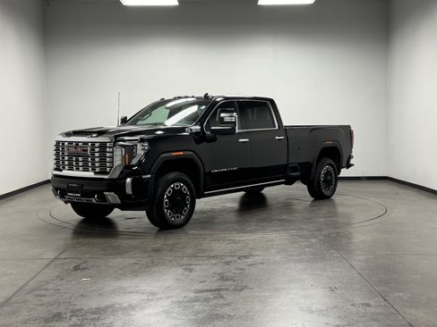 Used 2024 GMC Sierra 3500 Denali w/ Technology Package image 4