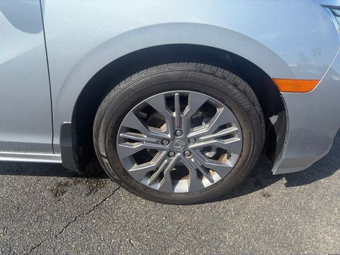 Used 2025 Honda Odyssey Touring image 9