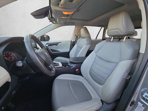 Used 2021 Toyota RAV4 XLE Premium FWD image 15