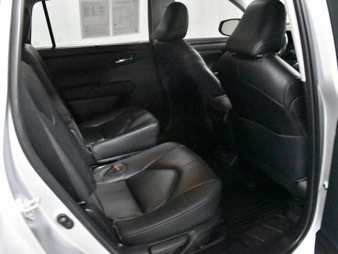 Used 2023 Toyota Highlander XLE image 17