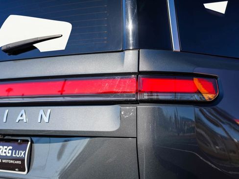 Used 2022 Rivian R1S Launch Edition image 13