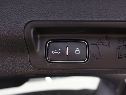 Used 2023 Ford Explorer XLT AWD/4WD image 53