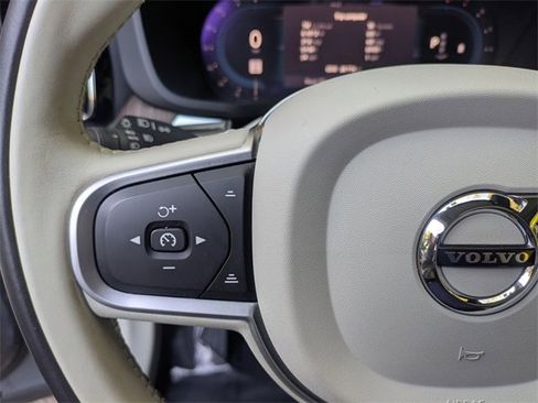 Certified 2022 Volvo XC60 B5 Momentum w/ Advanced Package image 21