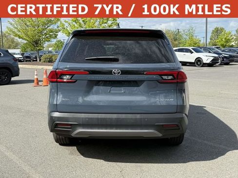 Used 2024 Toyota Grand Highlander AWD image 3