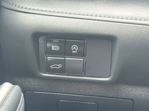 Used 2023 Toyota Highlander XLE AWD/4WD image 34