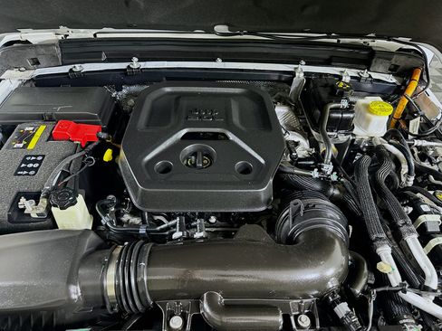Used 2024 Jeep Wrangler Unlimited AWD/4WD image 30