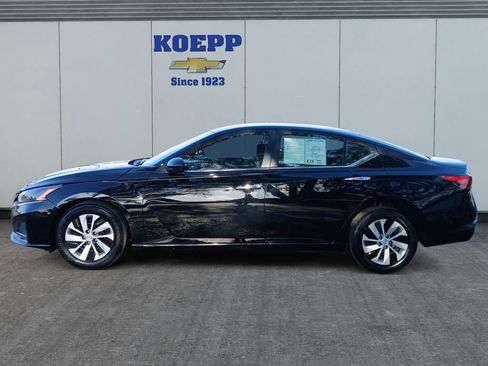 Used 2025 Nissan Altima 2.5 S FWD image 2