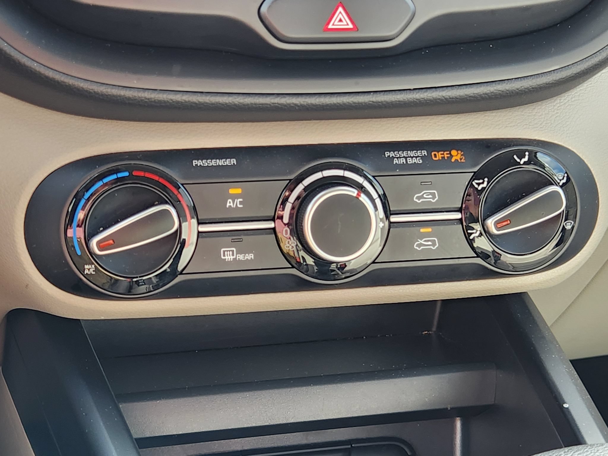 Used 2025 Kia Soul LX w/ LX Technology Package FWD image 22