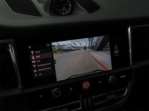 Used 2025 Porsche Macan image 23