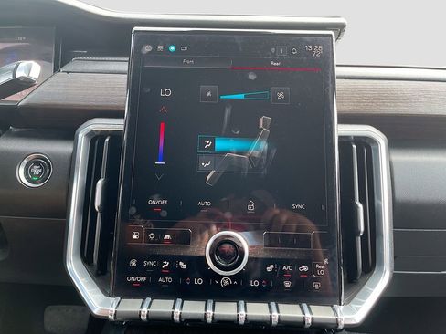 Used 2024 GMC Acadia Denali image 16