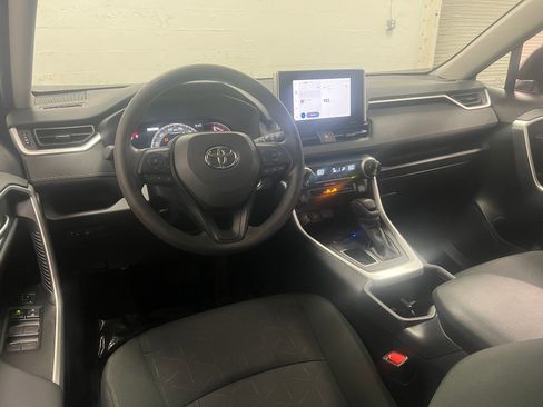 Used 2025 Toyota RAV4 XLE image 9