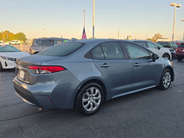Used 2020 Toyota Corolla LE FWD image 3