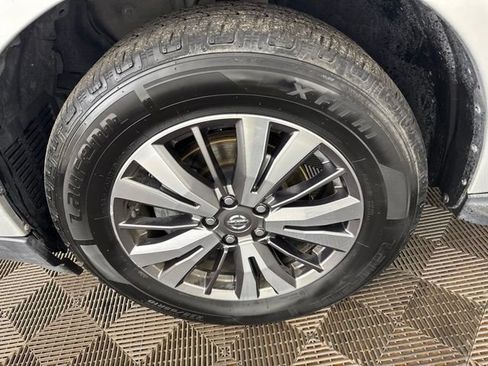 Used 2019 Nissan Pathfinder SL FWD image 28