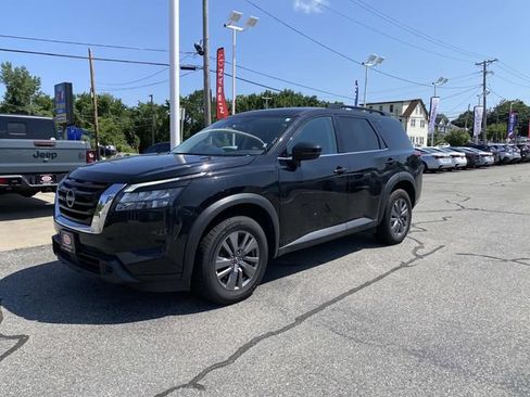 Used 2024 Nissan Pathfinder SV AWD/4WD image 1