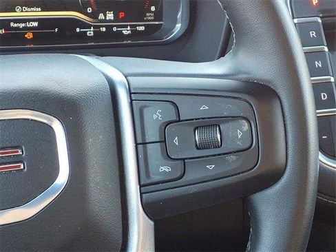 Used 2024 GMC Yukon SLT image 17